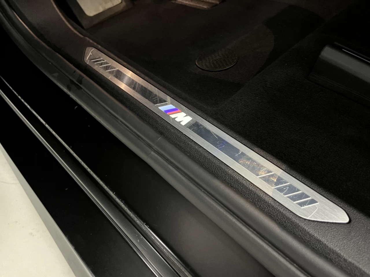 2023 BMW X6 MSPORT-FROZEN BLACK METALLIC-SKY LOUNGE Image principale