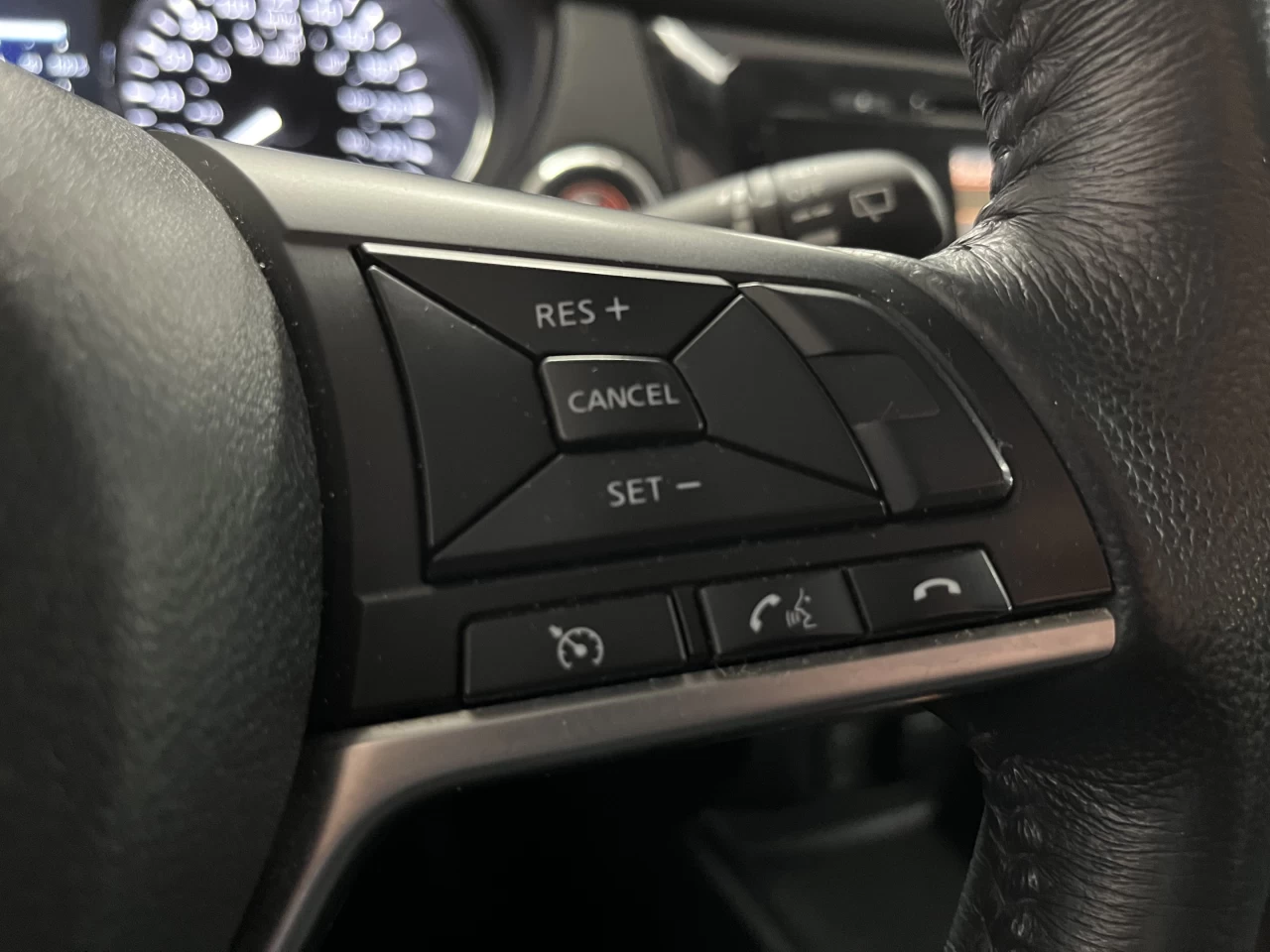 2017 Nissan Rogue AWD 4dr SV Image principale