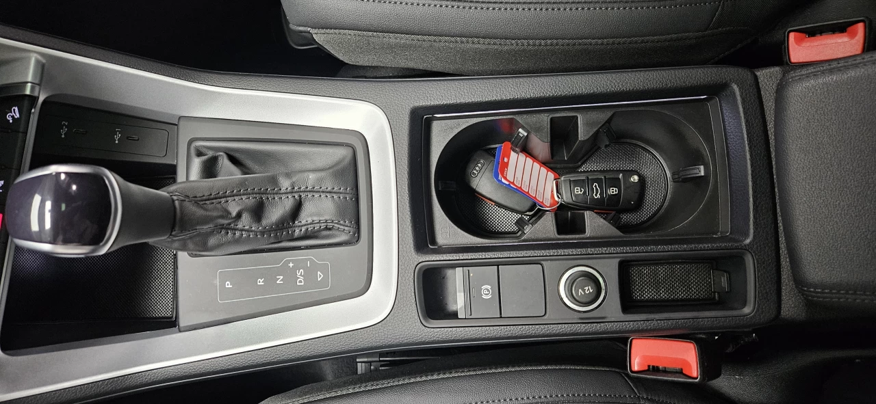 2023 Audi Q3 45 TFSI quattro LOADED ROOF Image principale